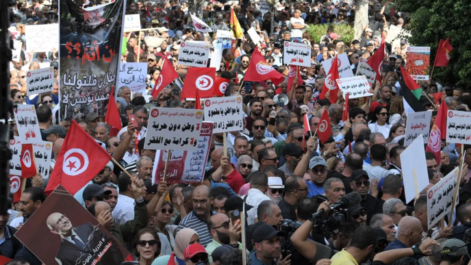 Tunisians Protest Soaring Costs, Erosion of Freedoms(News Central TV)