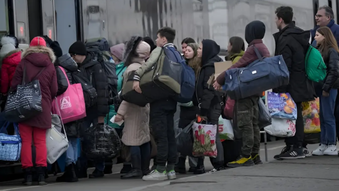 Ukraine Orders Families to Evacuate (NC) (1)
