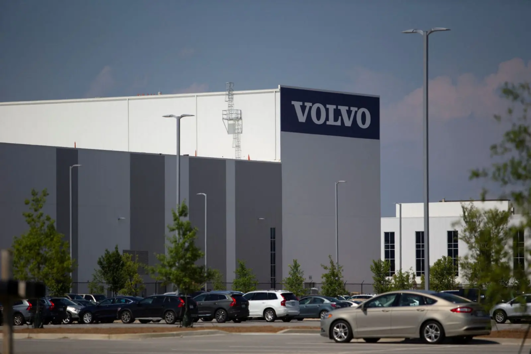 Volvo cuts 2,500 jobs after Q3 loss (News Central TV)