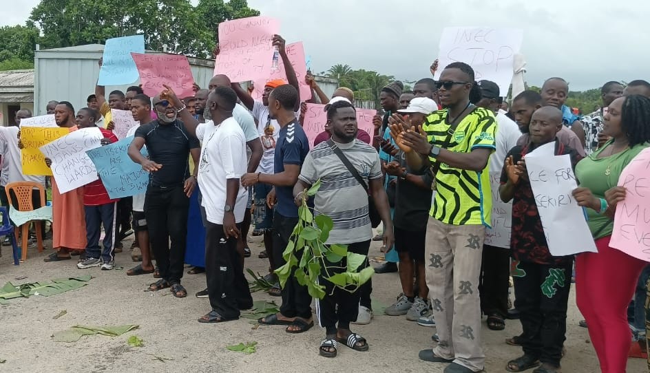 Protesters at Escravos (News Central TV)