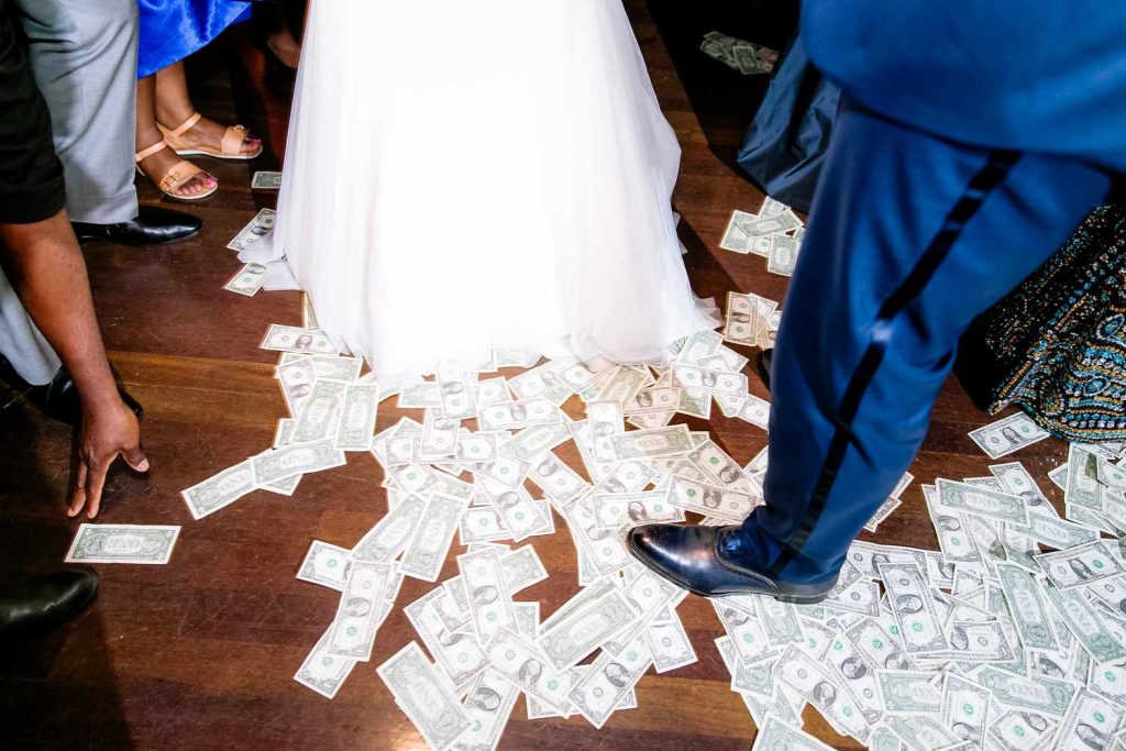 Naira Abuse: Nigerians Invent New Ways of Spraying Money