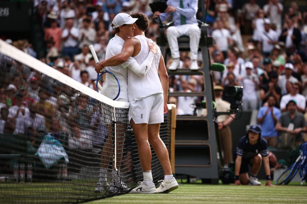 Sinner Reaches Wimbledon Semifinals, Easing Injury Concerns