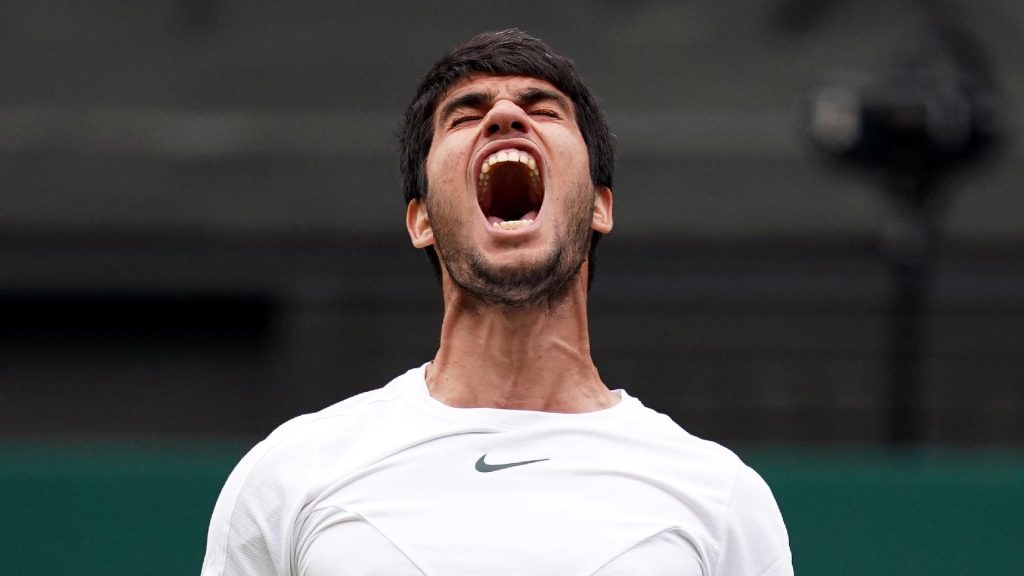 Alcaraz Digs Deep to Reach Italian Open Quarter-Finals