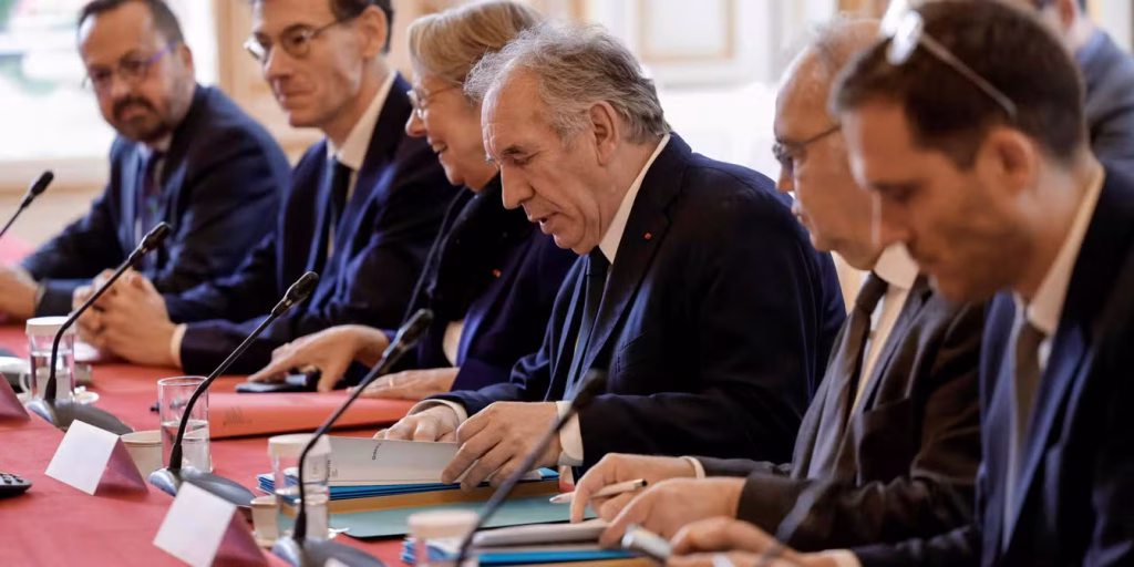 Algeria Orders Expulsion of 12 French Officials in Diplomatic Row