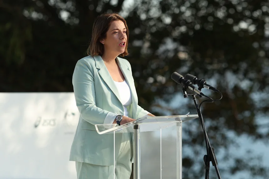 YouTube_Anika Wells (News Central TV)