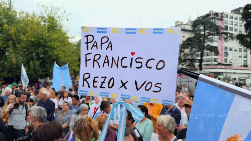 Argentines Gather in Buenos Aires to Pray for Pope Francis's Health