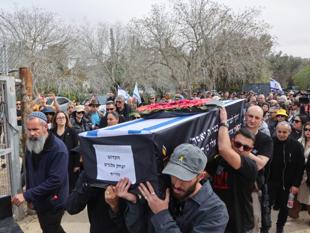 At Hostage’s Funeral, Family Calls Netanyahu 'Enemy' Over Gaza Death