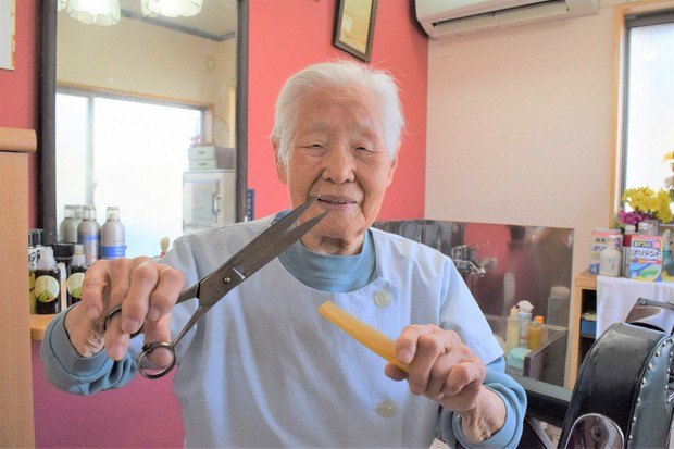 World's Oldest Barber is a 108-Year-Old from Japan