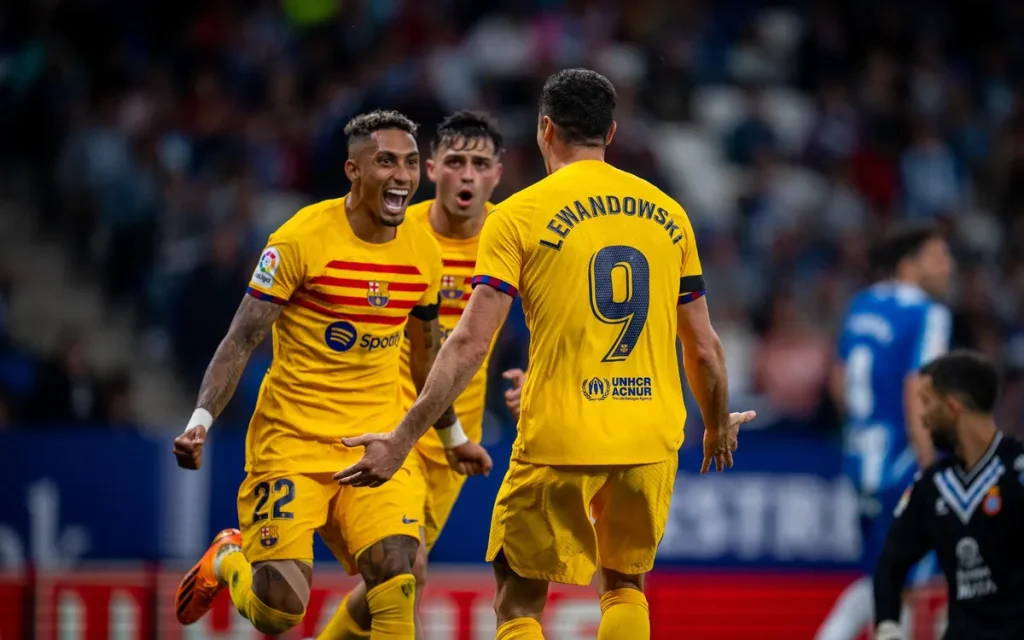 Barcelona Edge Past Alaves to Keep La Liga Title Hopes Alive