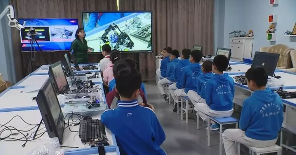 Beijing to Introduce AI Classes in Primary and Secondary Schools