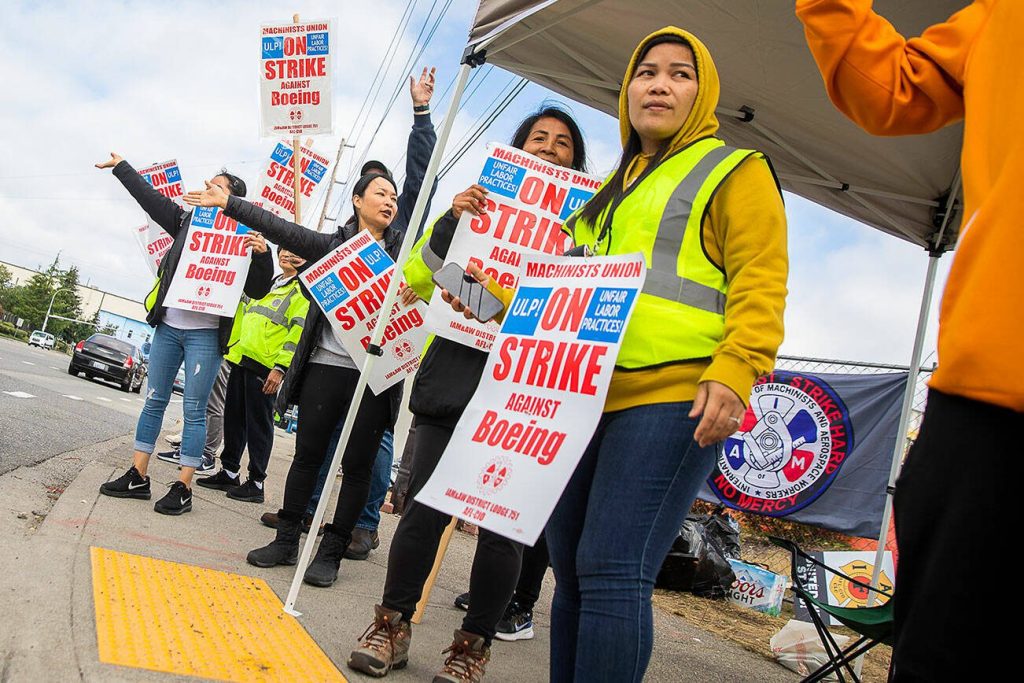 Boeing Workers at Jet Plants Threaten Strike