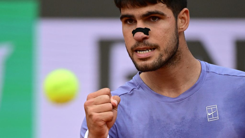 Carlos Alcaraz Begins Roland Garros Title Defence with Confident Display (News Central TV)