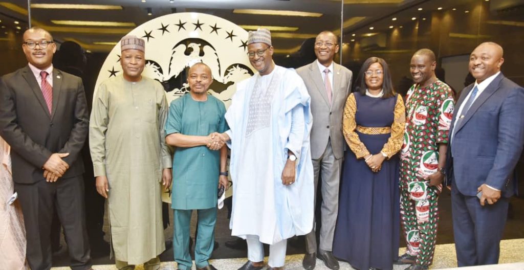 Collaboration between Housing Minister and Cement Industry to Counter Soaring Prices