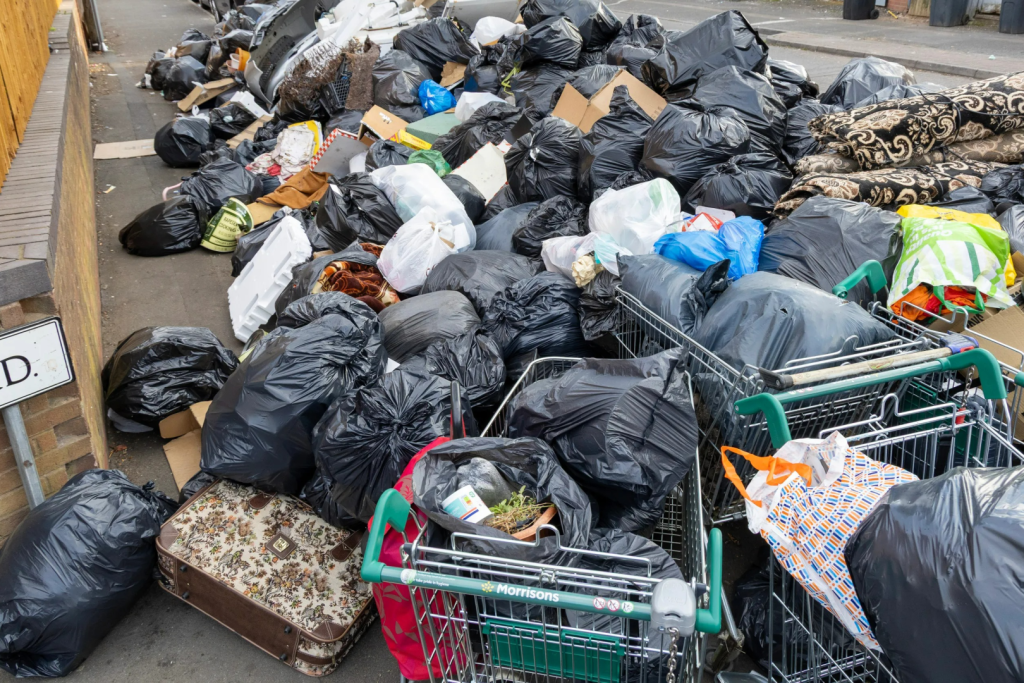 Crisis in Birmingham Leaves 17,000 Tonnes of Waste Piling Up