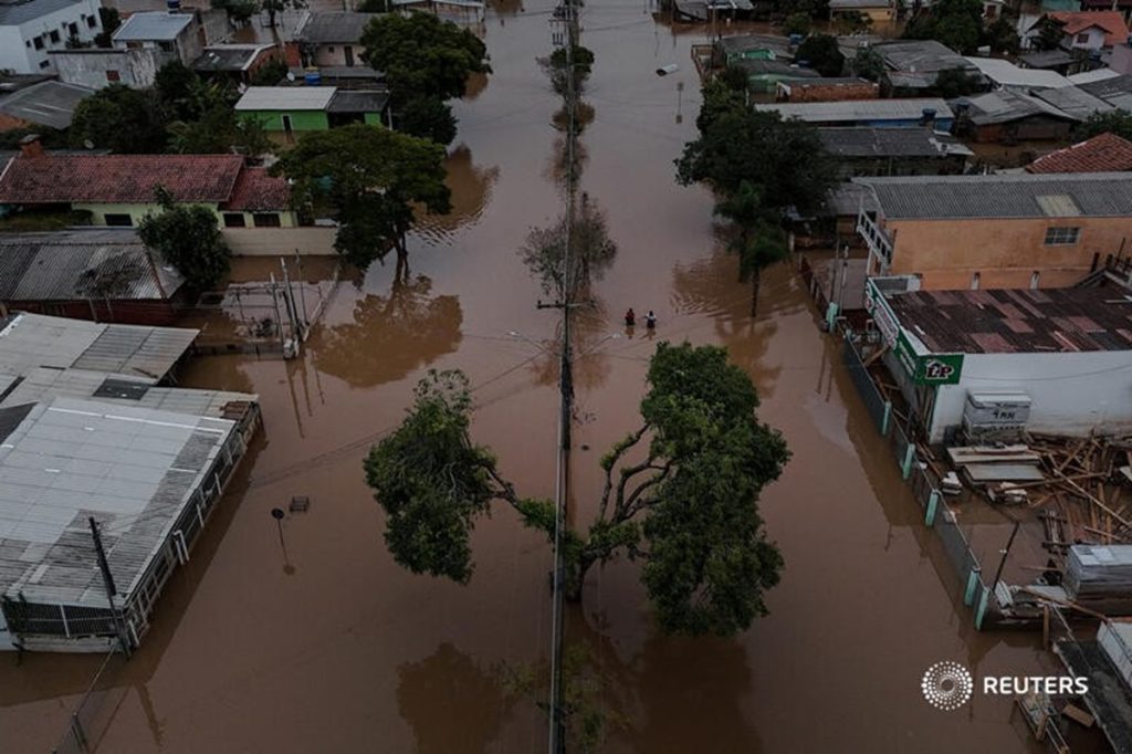 Deadly Heatwaves and Floods Claim Eleven Lives in India