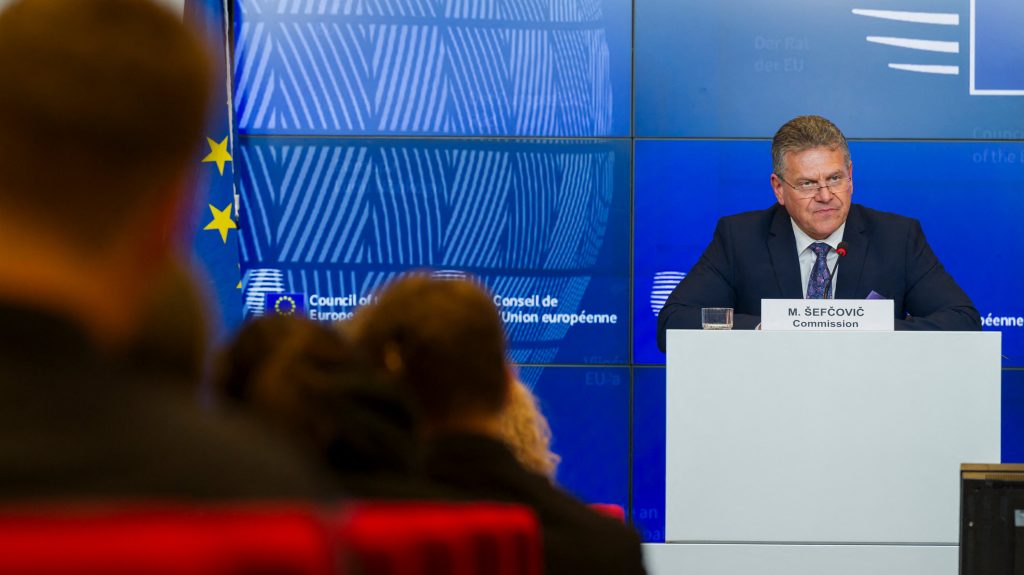 EU Tariffs Explained: Who Sets Them, Pays Them, and Benefits