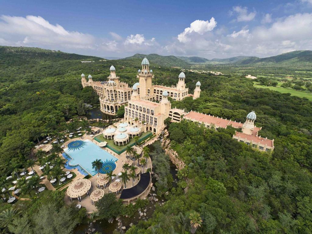 Exploring the Palace of the Lost City in South Africa (News Central TV)