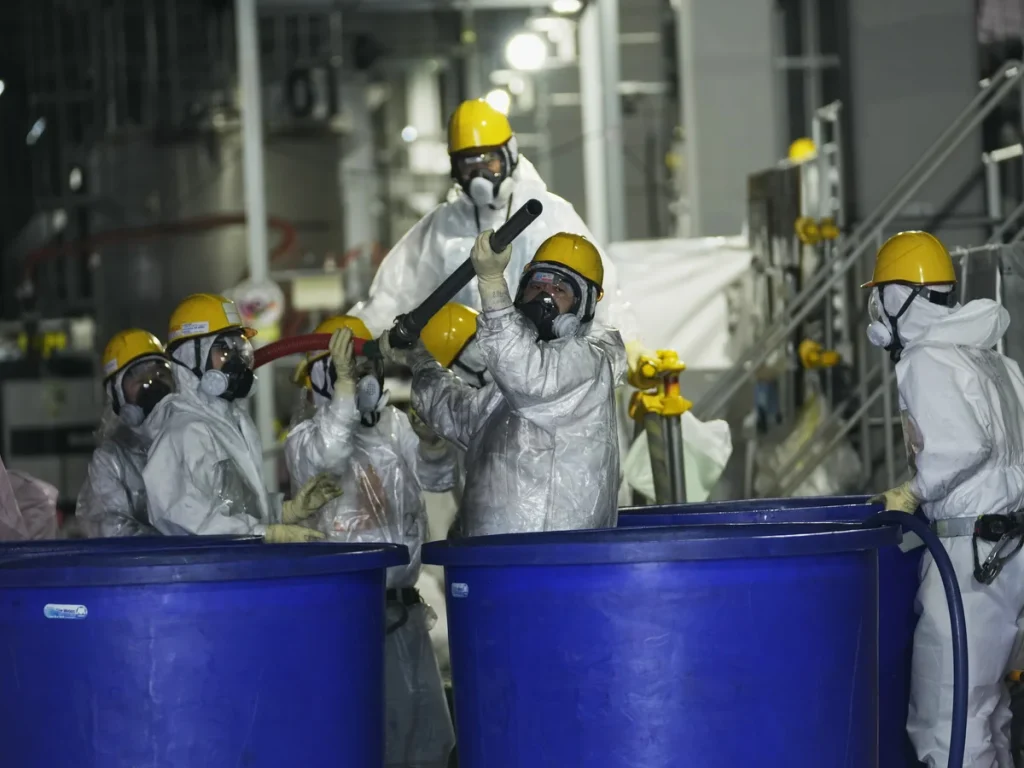 Fukushima Engineers Launch Second Attempt to Remove Radioactive Debris