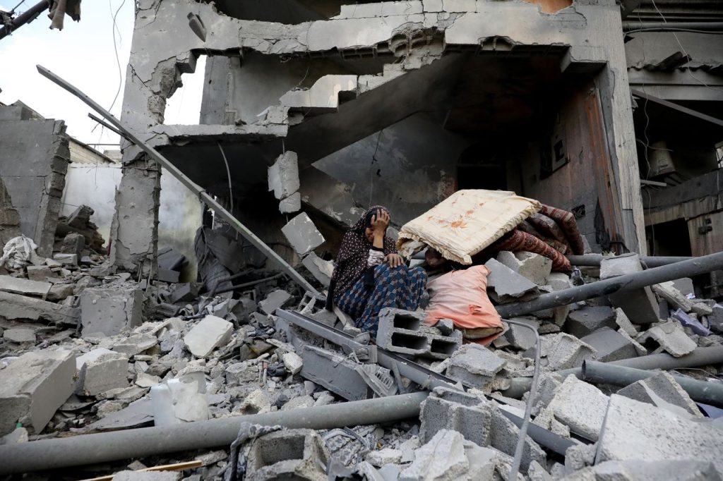 Gaza Rescuer Braves Israeli Bombing Threat to Save Trapped Man