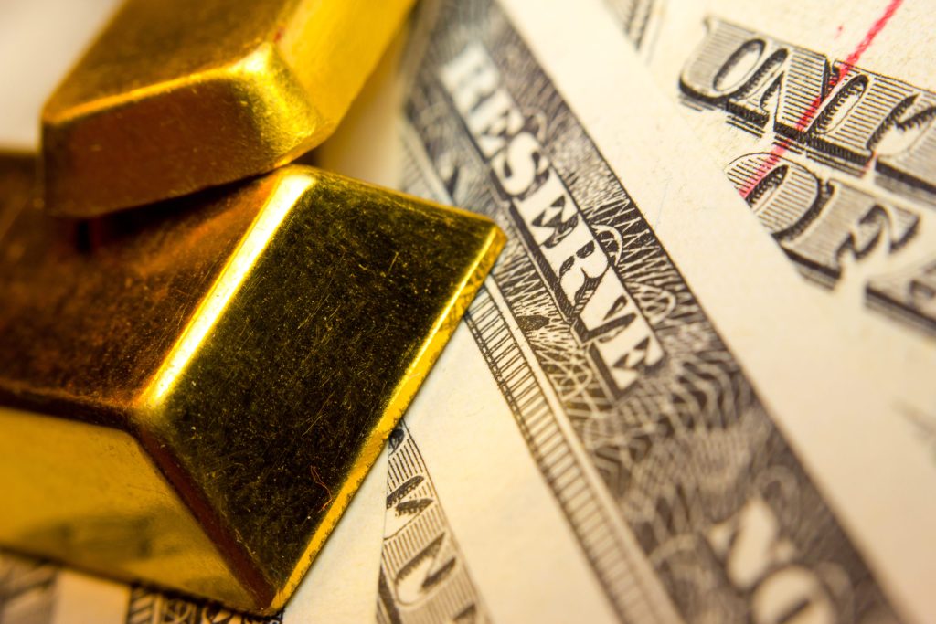 Gold Prices Surge for 7th Consecutive Week, Supported by Decline in Dollar