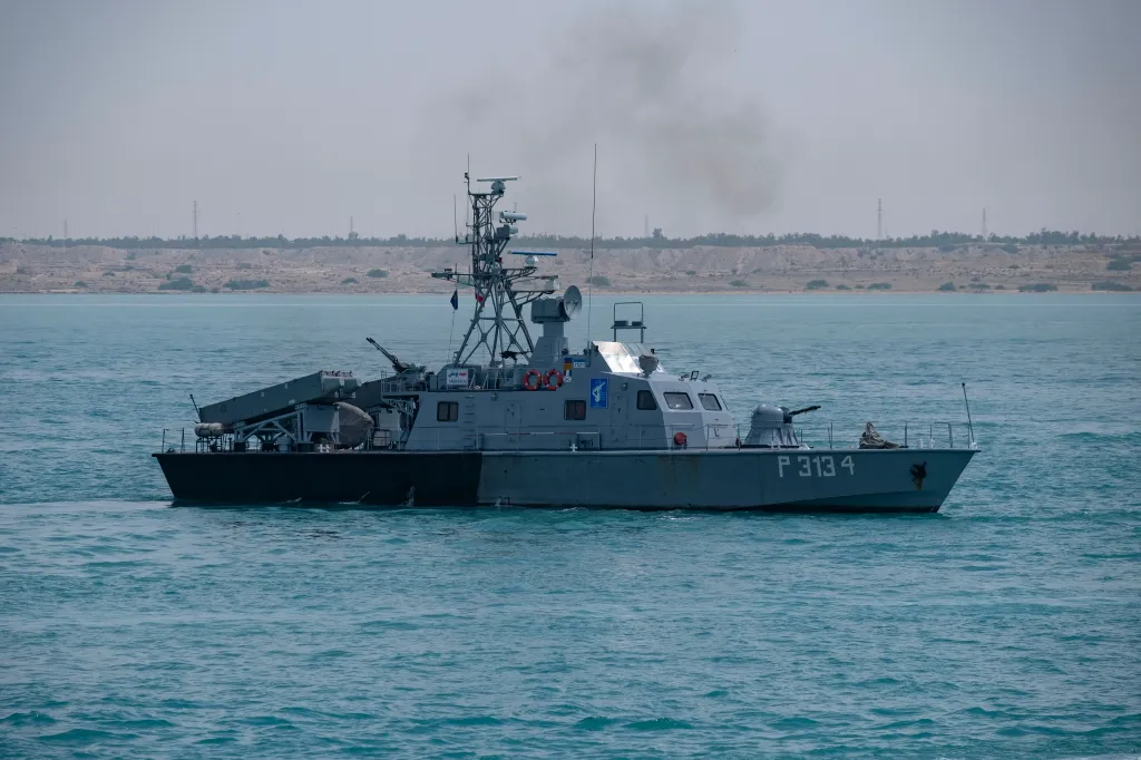 Iranian Navy Forces British Destroyer to Divert Course During Israeli Strikes
