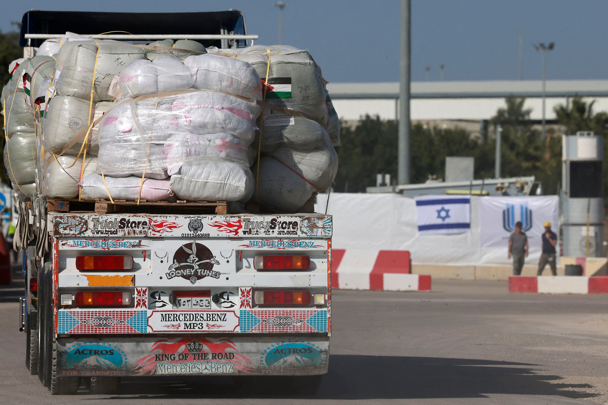 Israel Reports 120 Trucks Distributed in Gaza