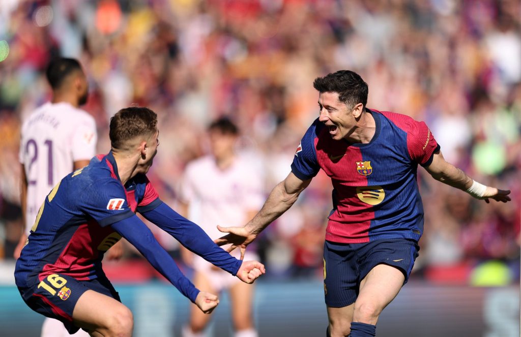 Lewandowski Double Powers Barcelona to 4-1 Win Over Girona