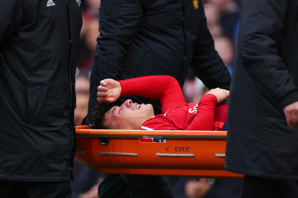 Lisandro Martinez in Tears as Man United Star Suffers Suspected Serious Knee Injury