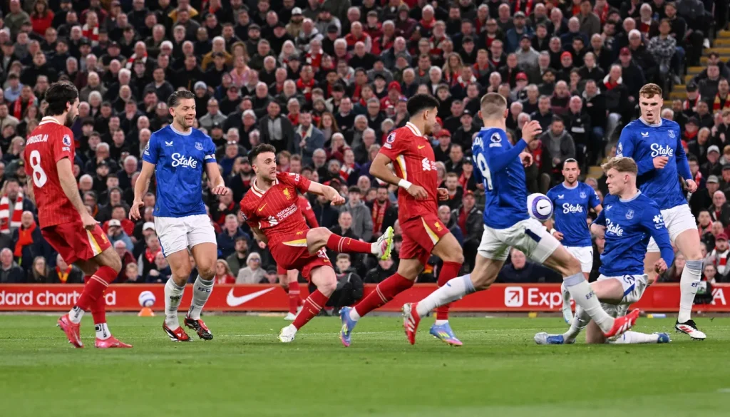 Liverpool Edge Everton 1-0 to Maintain 12-Point Lead at Premier League Summit