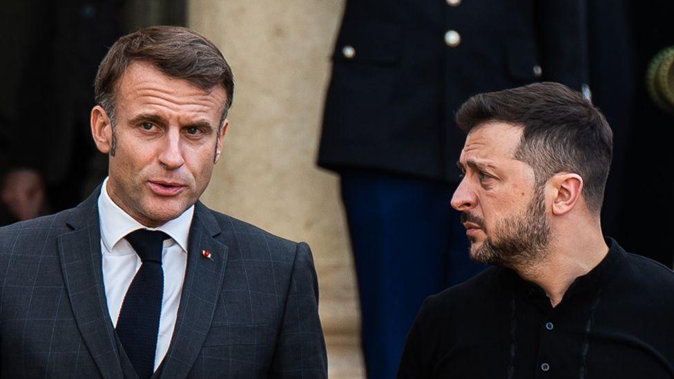 Macron Stresses Security Guarantees for Ukraine in Talks with Zelensky