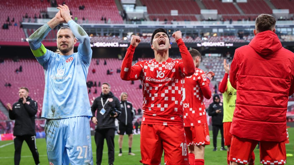 Mainz Cruise Past Moenchengladbach to Go Third in Bundesliga