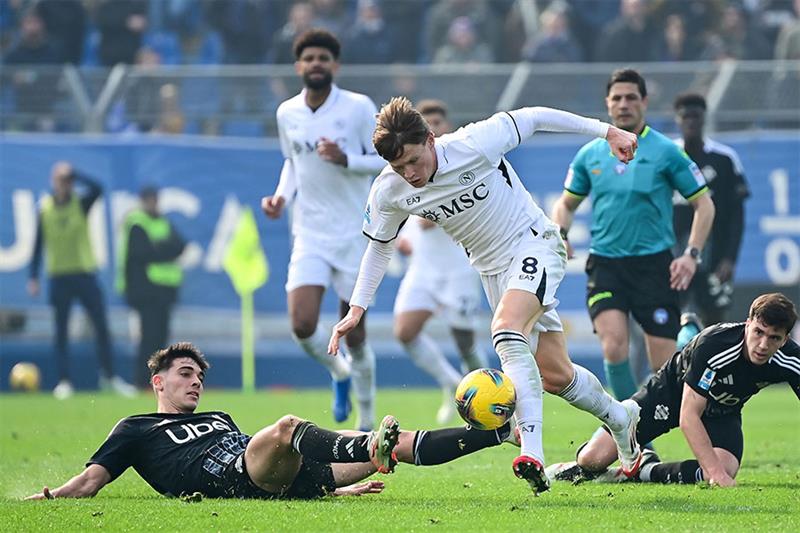 Napoli Lose Serie A Lead to Inter After Shock Defeat at Como