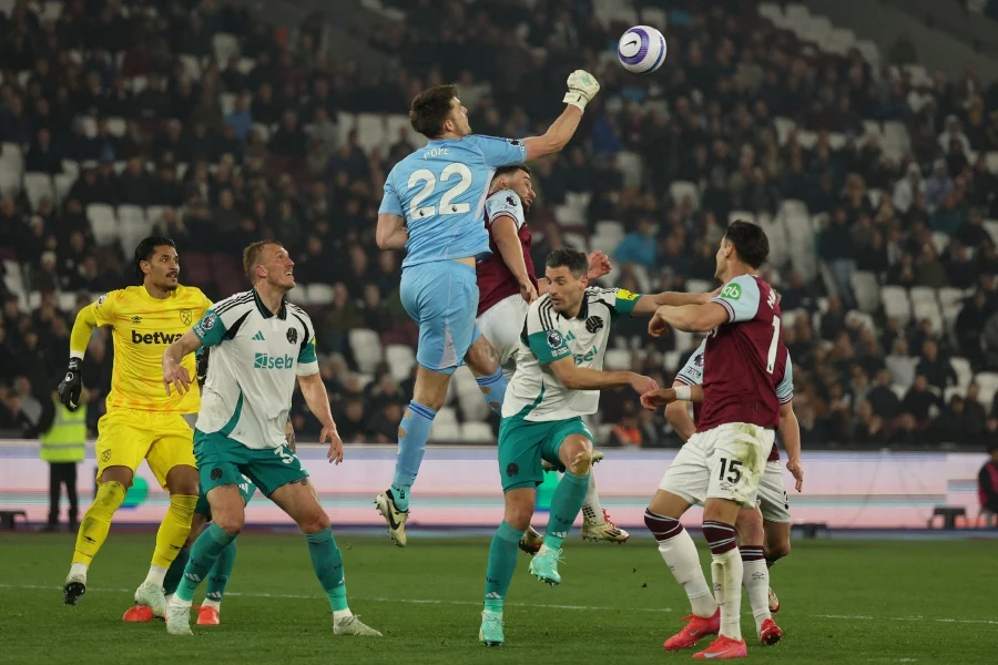 Newcastle Edge West Ham to Boost Top-Four Hopes