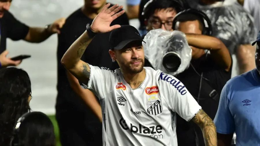 Neymar Scores First Goal After Injury-Plagued Year