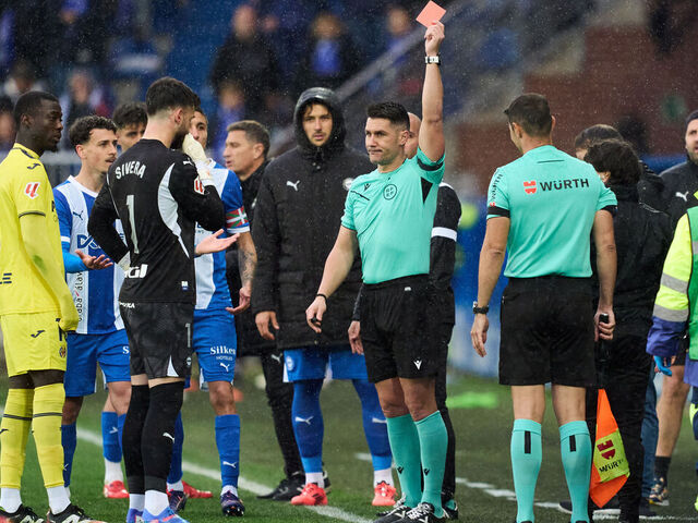 Nine-Man Alavés Hold Firm to Stun Villarreal in Hard-Fought Win