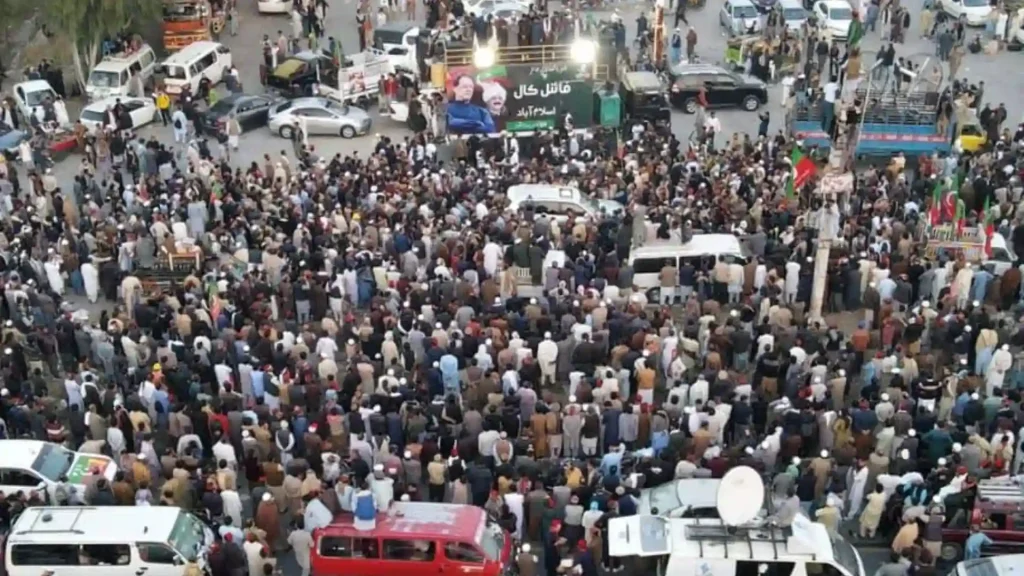 Protesters Supporting Ex-PM Imran Khan Cleared from Islamabad Centre