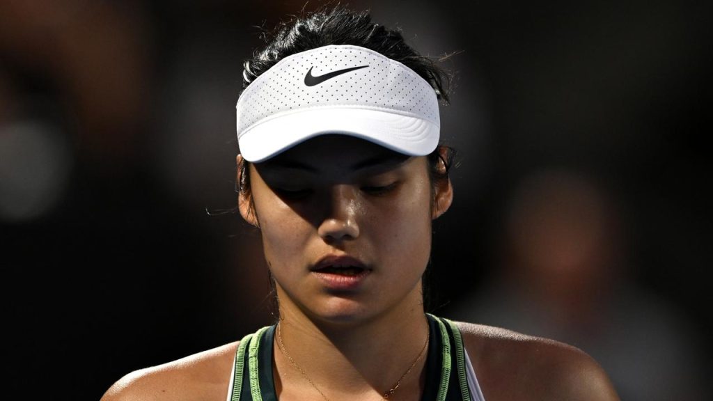 Raducanu Pulls Out of Australian Open Warm-Up with Back Injury
