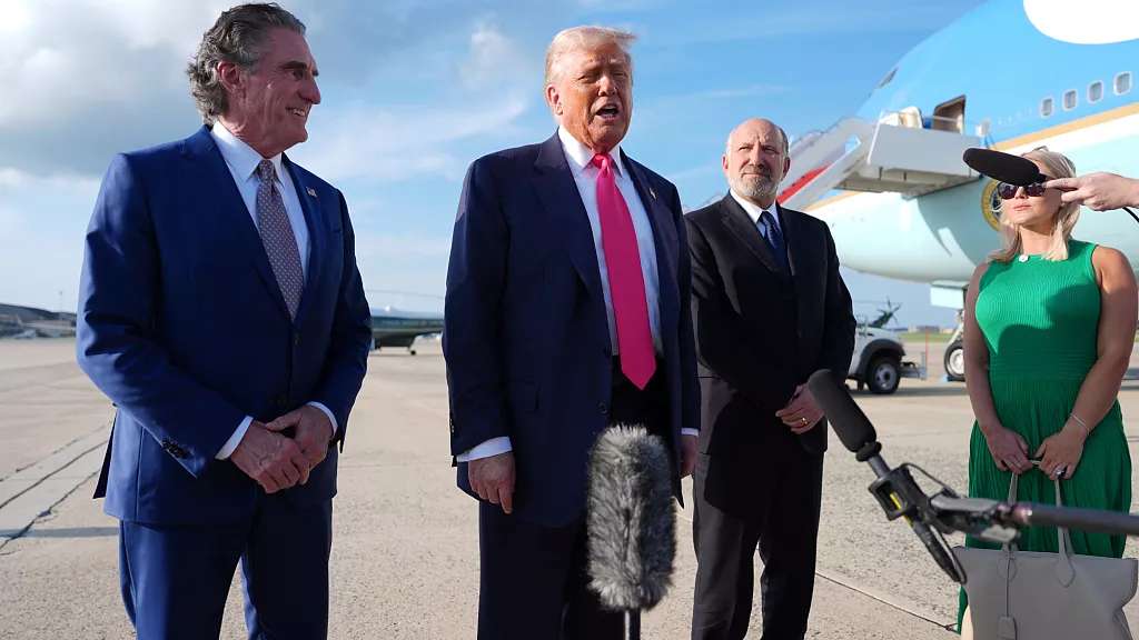 Small Nations Face 10% Tariff Under Trump