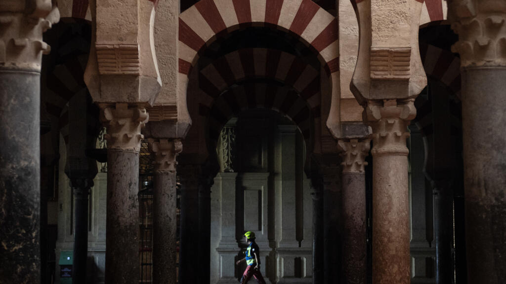 Fire_Spanish mosque-cathedral (News Central TV)