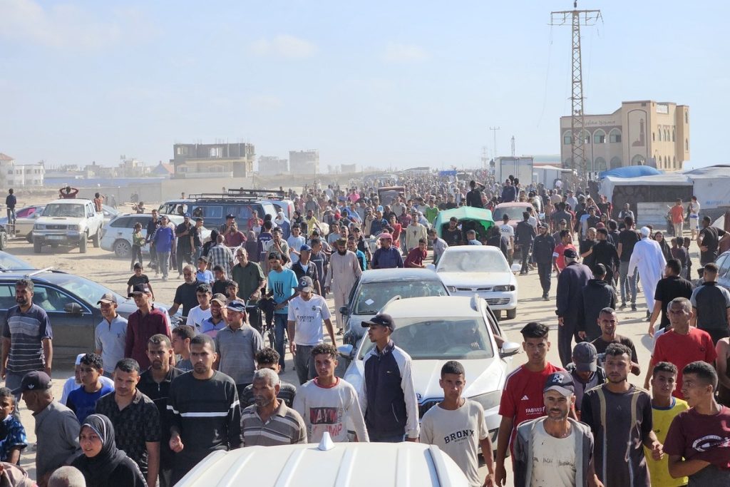 envoy_Starving Gazans Storm US Aid Site; Several Wounded by Israeli Fire