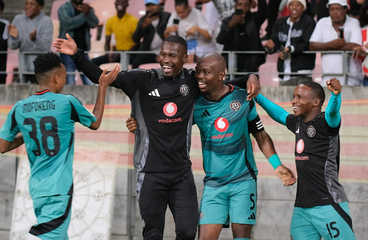 Sundowns Draw While Pirates Narrow the Gap with Win