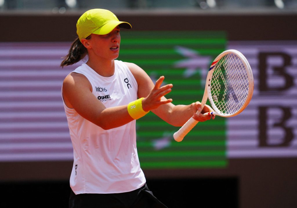 Swiatek Stunned by Collins in Early Italian Open Exit