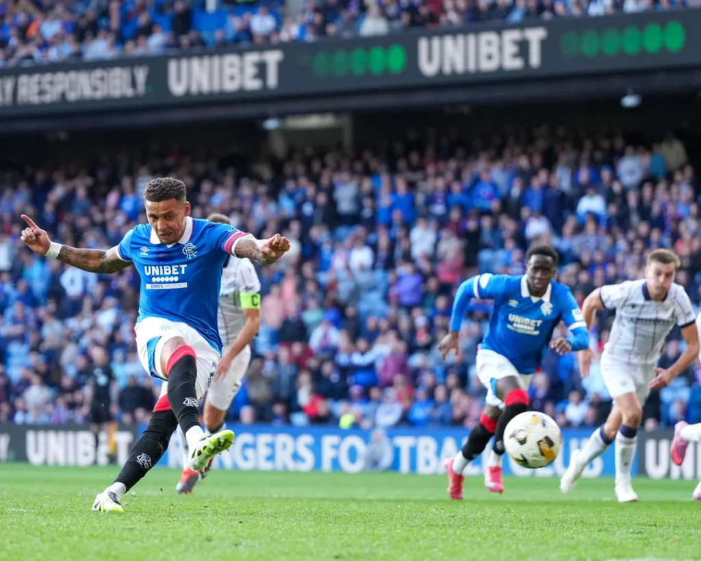 Ten-Man Rangers Battle to Draw with Dundee
