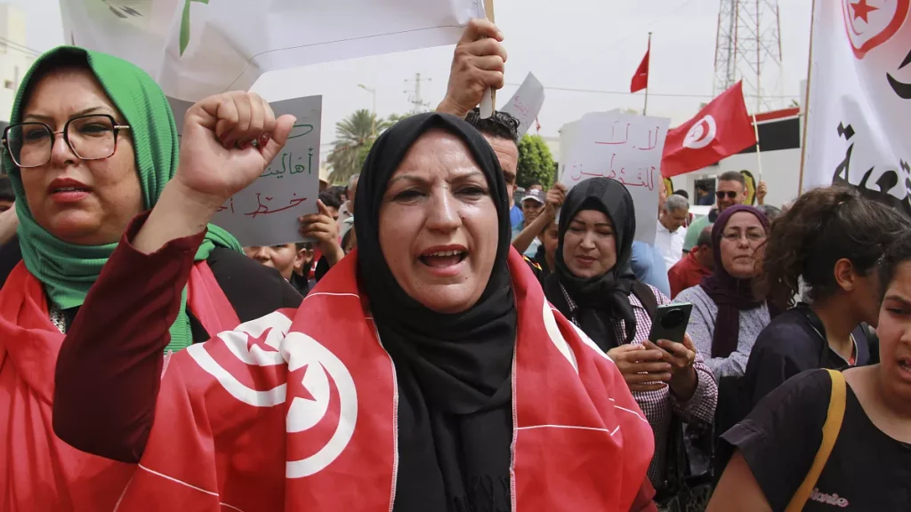 Tunisia Closes Sub-Saharan Migrant Camps Following Local Protests