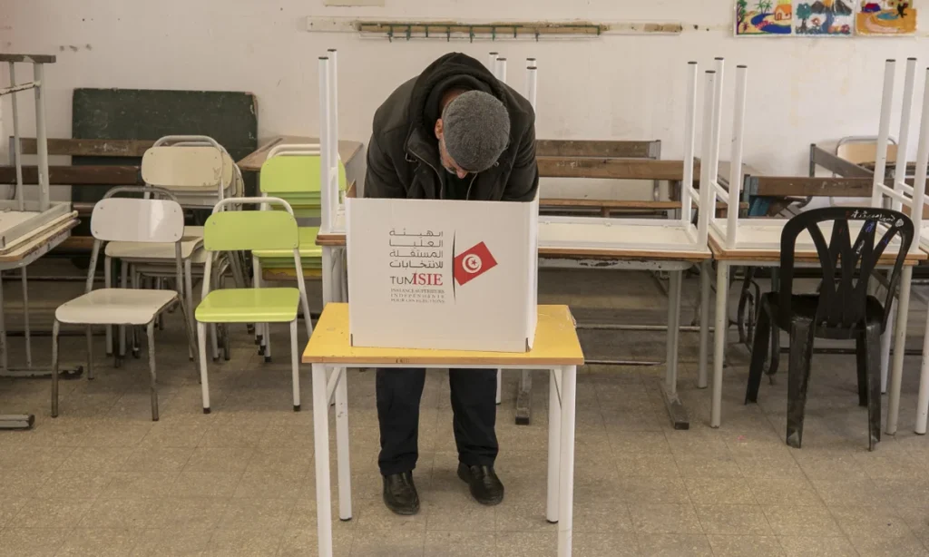 Tunisia's Election Authority Ignores Court, Limits Presidential Race to Three Candidates