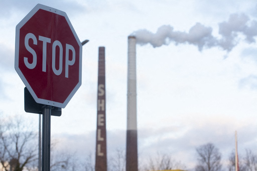 UK Submits Carbon Emissions Cutting Plans to UN Climate Body