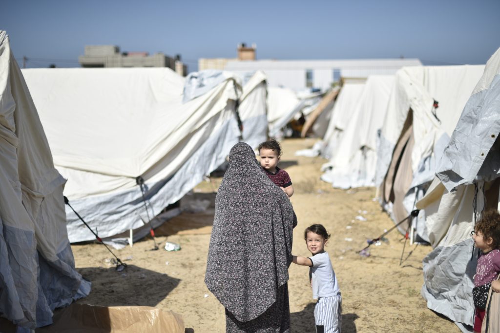 UN Official Warns of Severe Shortages for Children in Gaza, West Bank