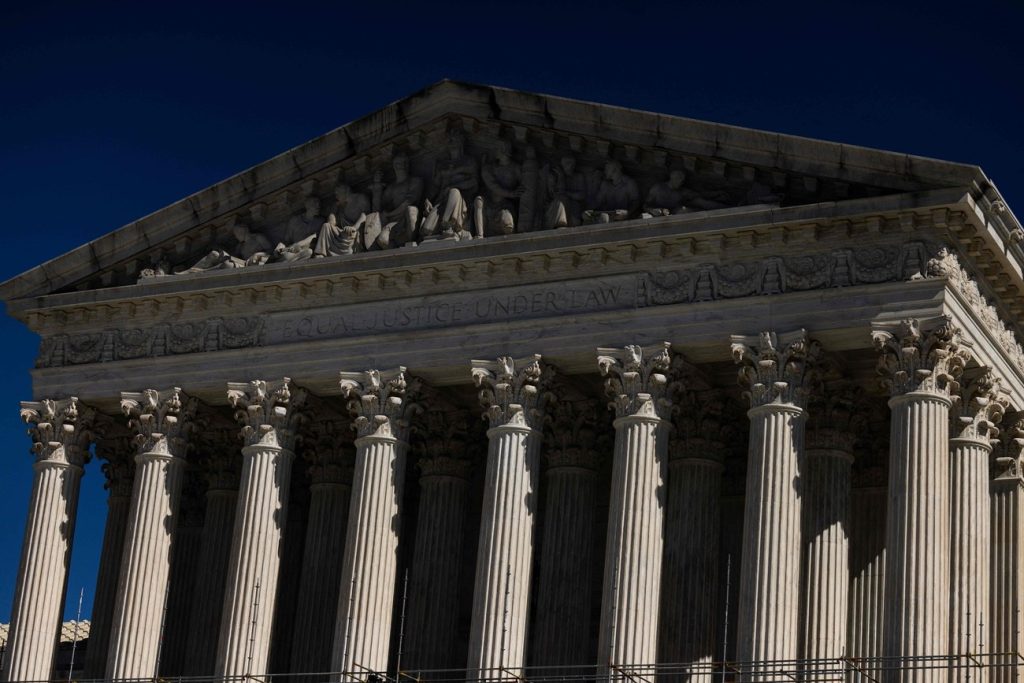 * US Supreme Court Halts Venezuelan Deportations