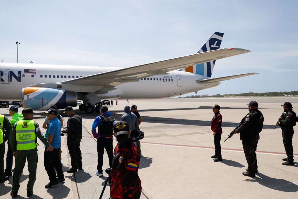Venezuela Confirms Arrival of First Criminal Among US Deportees
