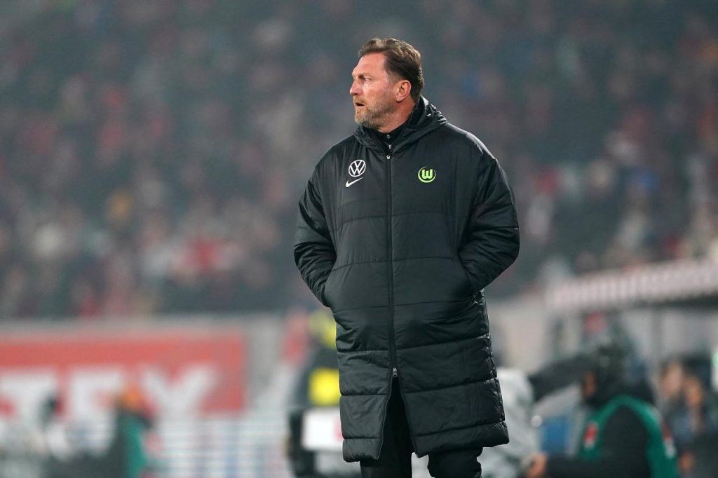 Wolfsburg Dismiss Hasenhuettl Following Heavy Dortmund Defeat